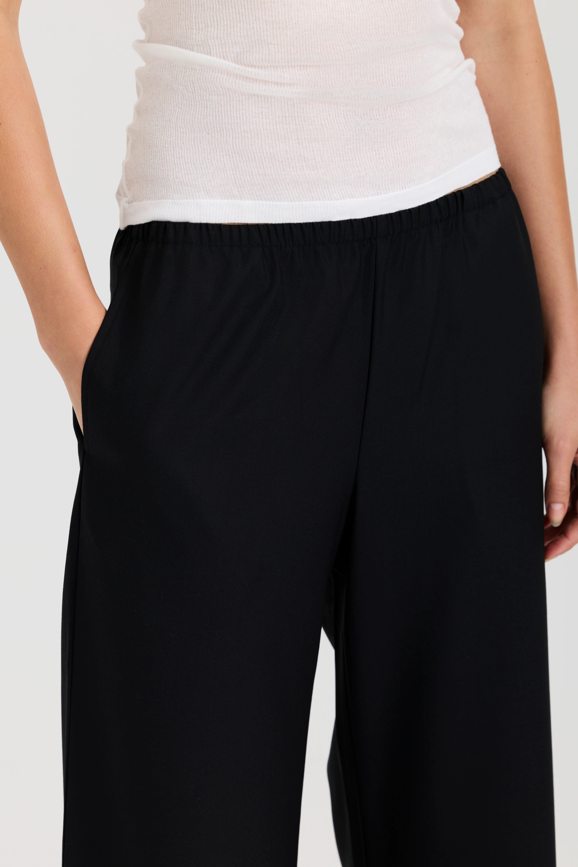 Noa Bottom Black
